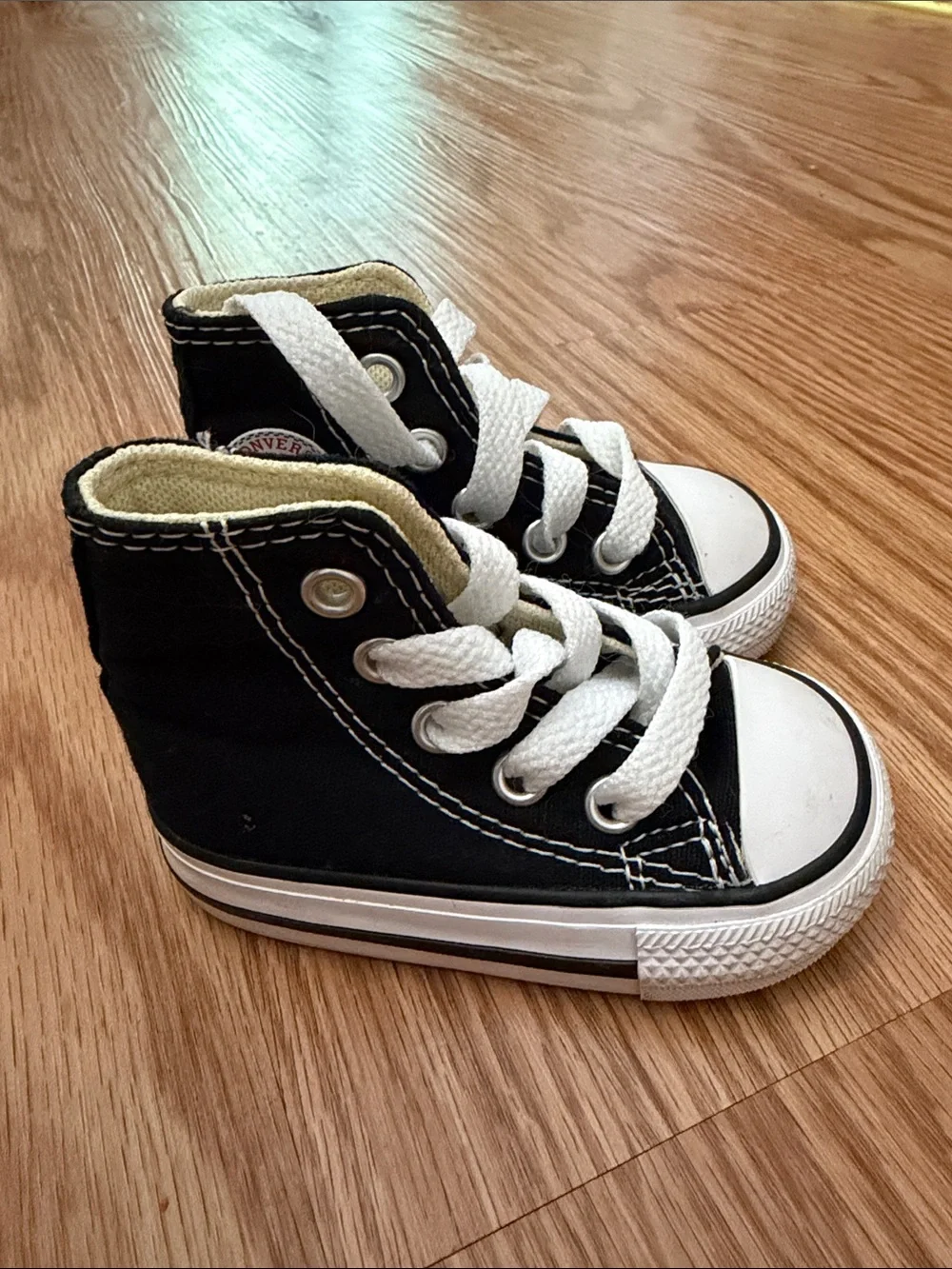2c classic black high top Converse
